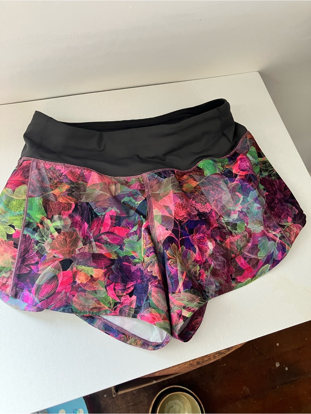Lululemon Women's Floral Multicolor running shorts (size xs)